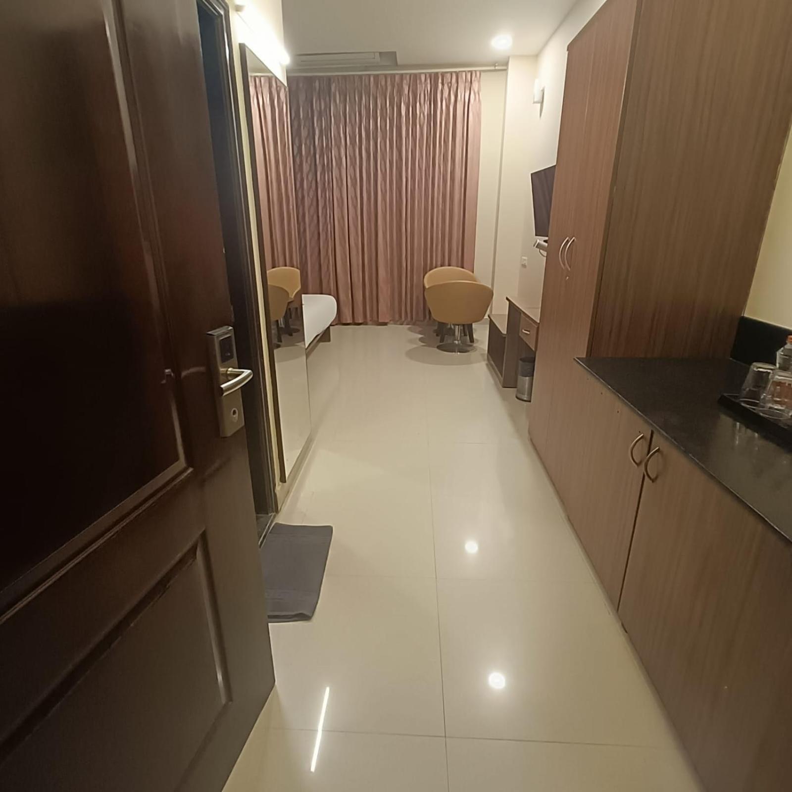 Astra Hotels & Suites Whitefield Near To Nallurahalli Metro Station And Ktpo Bangalore Eksteriør billede