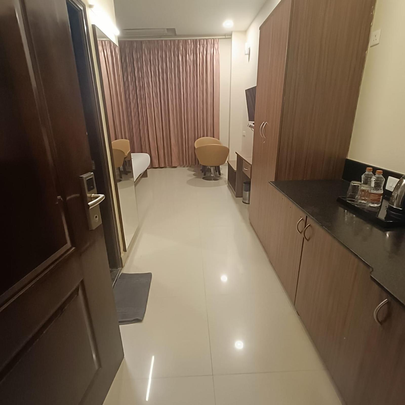 Astra Hotels & Suites Whitefield Near To Nallurahalli Metro Station And Ktpo Bangalore Eksteriør billede