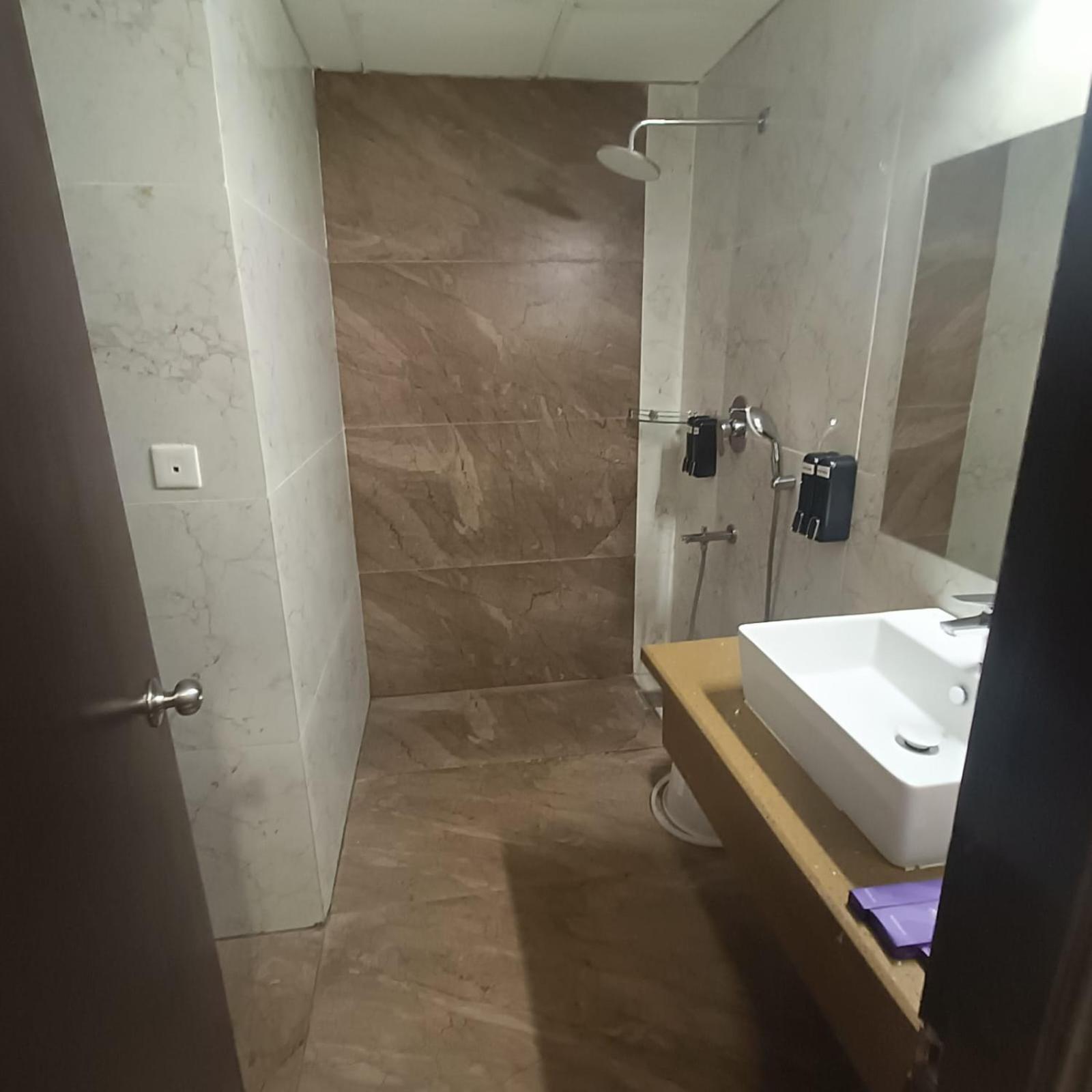 Astra Hotels & Suites Whitefield Near To Nallurahalli Metro Station And Ktpo Bangalore Eksteriør billede