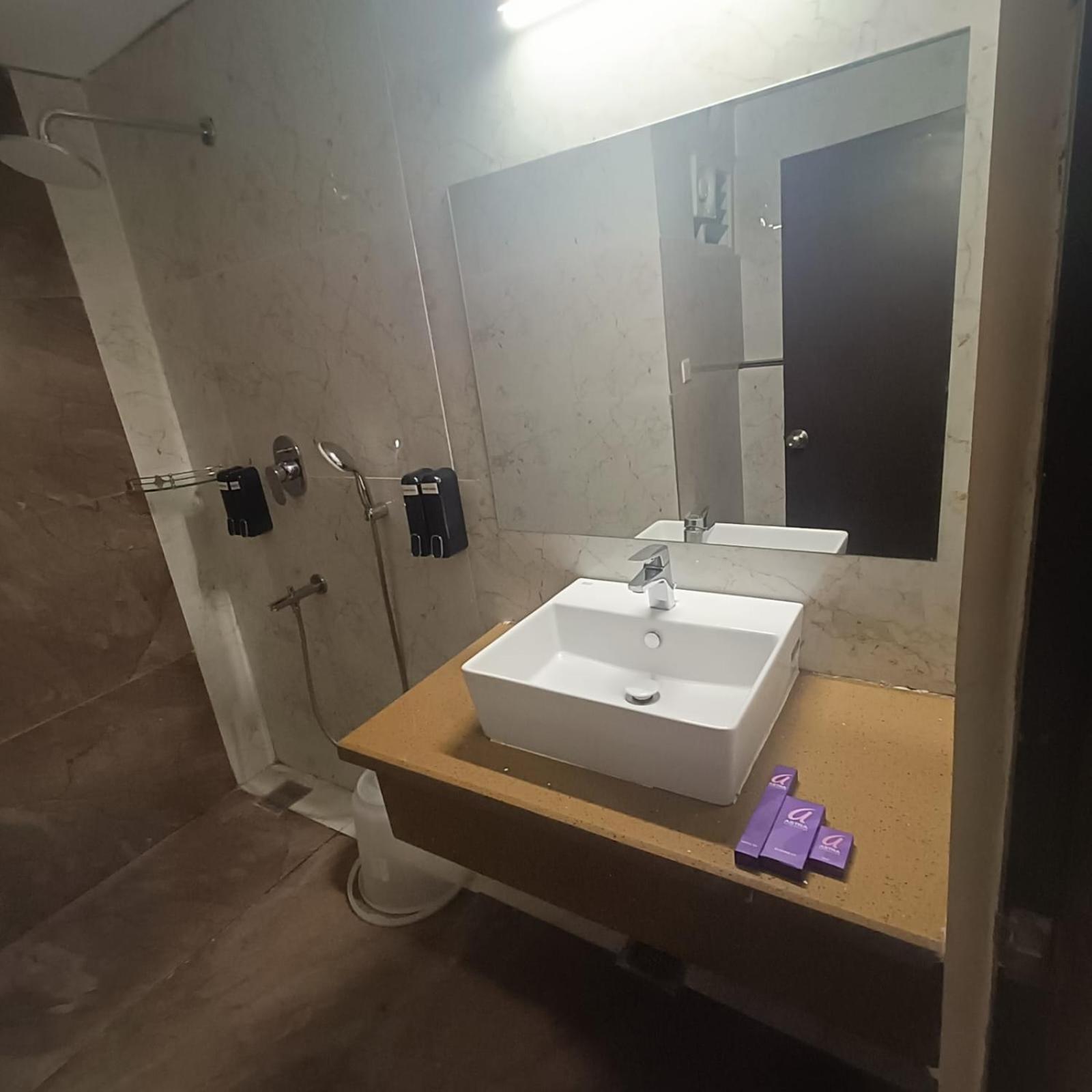 Astra Hotels & Suites Whitefield Near To Nallurahalli Metro Station And Ktpo Bangalore Eksteriør billede